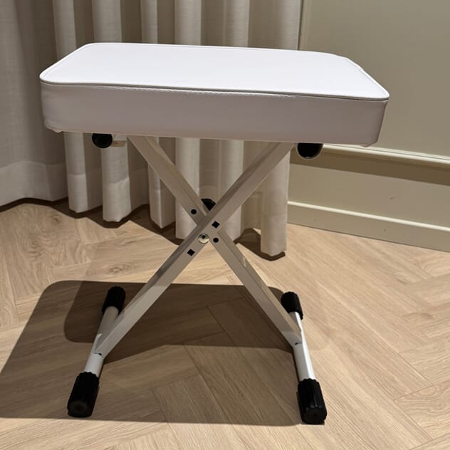 Hvit Keyboardkrakk2_1.jpeg