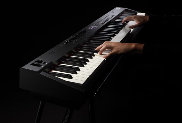 rd-88_hands_keyboard_gal.jpg