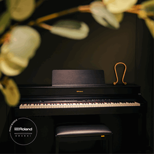 Roland HP702 Svart Interiör Krakki Pianopaket