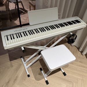 Roland FP30X Vit Paket med krysstativ