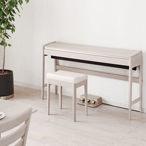 Roland Kiyola Vitt med pianopall