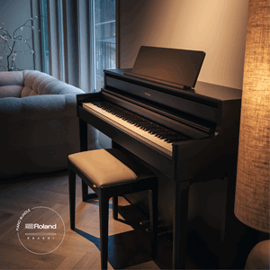 Roland HP704 Svart Interiör Krakki Pianopaket